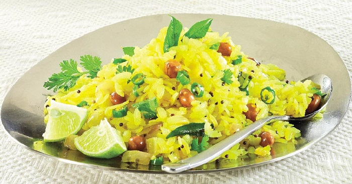 Photo Credit http://ayeshacookery.com/kanda-batata-poha/