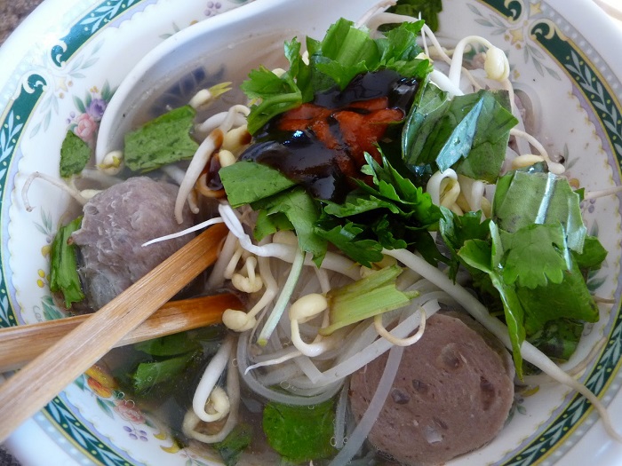 Photo Credit: http://savedbytheeggtimer.blogspot.in/2010/11/pho-bo-vietnamese-beef-noodle-soup.html