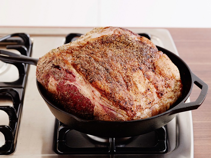 Photo Credit http://www.foodnetwork.com/holidays-and-parties/packages/holidays/holiday-central-how-tos/how-to-cook-boneless-prime-rib-roast.page-3.html