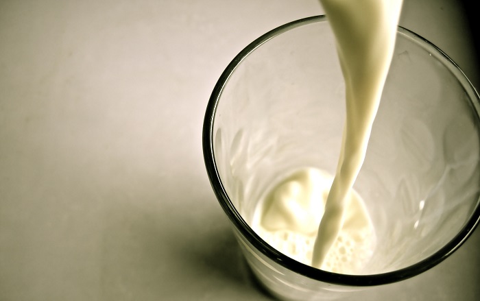 Photo Credit http://www.cheshirepersonaltrainer.co.uk/2012/10/why-you-should-be-choosing-full-fat-milk-for-a-healthy-diet/