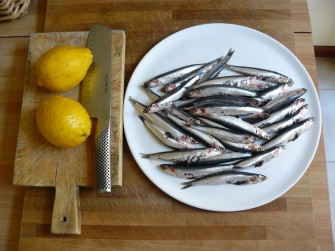 What Are Anchovies—It’s Health Benefits, Cooking & Buying Tips